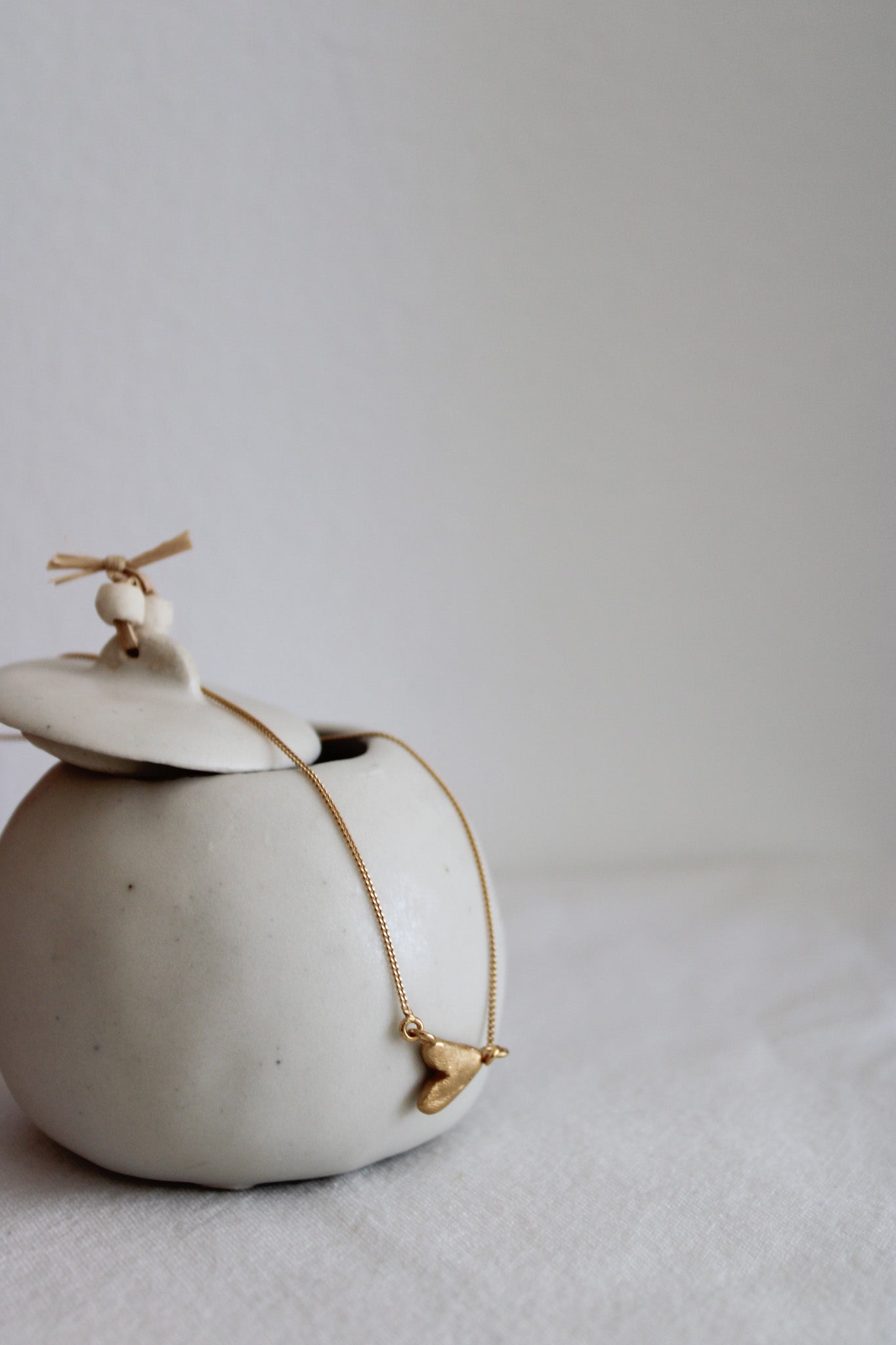 Coração nas Mãos v2 Necklace