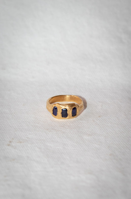 Dora Ring - Sapphire Edition